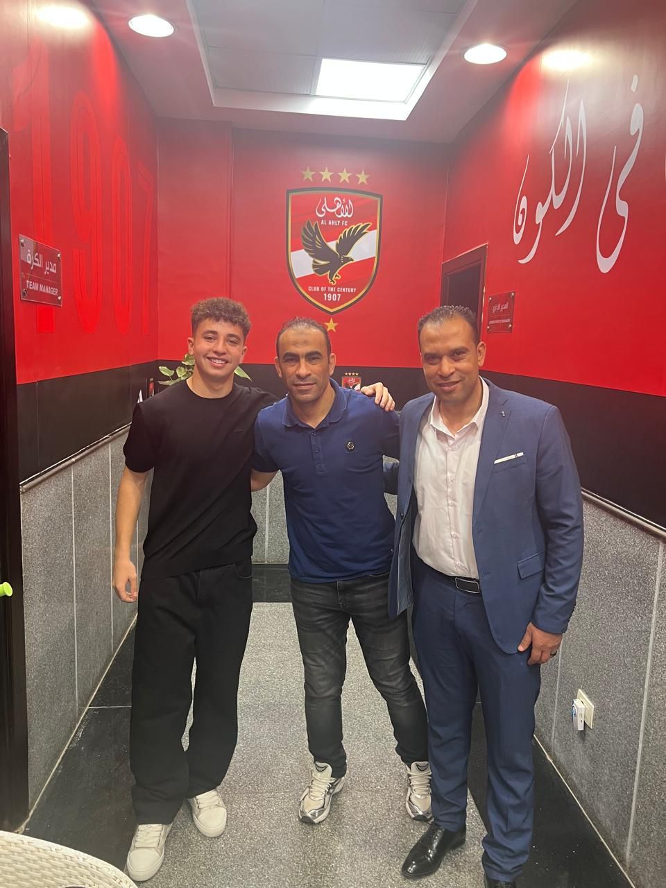 بلال عطية يمدد تعاقده مع الأهلي قبل الانتقال إلى راسينج (4) بلال عطية يمدد تعاقده مع الأهلي قبل الانتقال إلى راسينج (4)