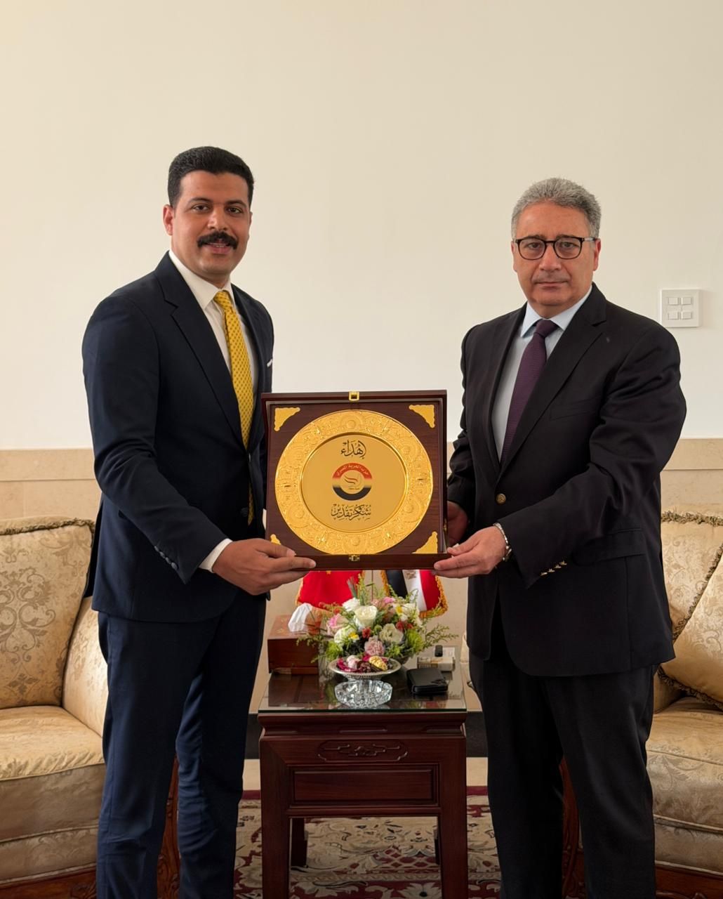 رئيس مشروعات الحرية المصري يلتقي سفير مصر بالصين (2) رئيس مشروعات الحرية المصري يلتقي سفير مصر بالصين (2)