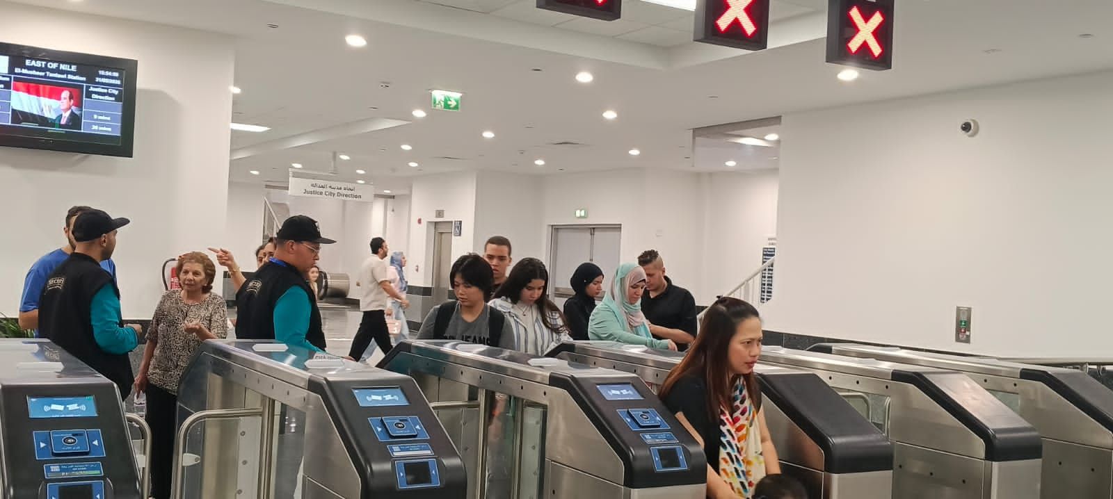 جانب من إقبال الجماهير جانب من إقبال الجماهير
