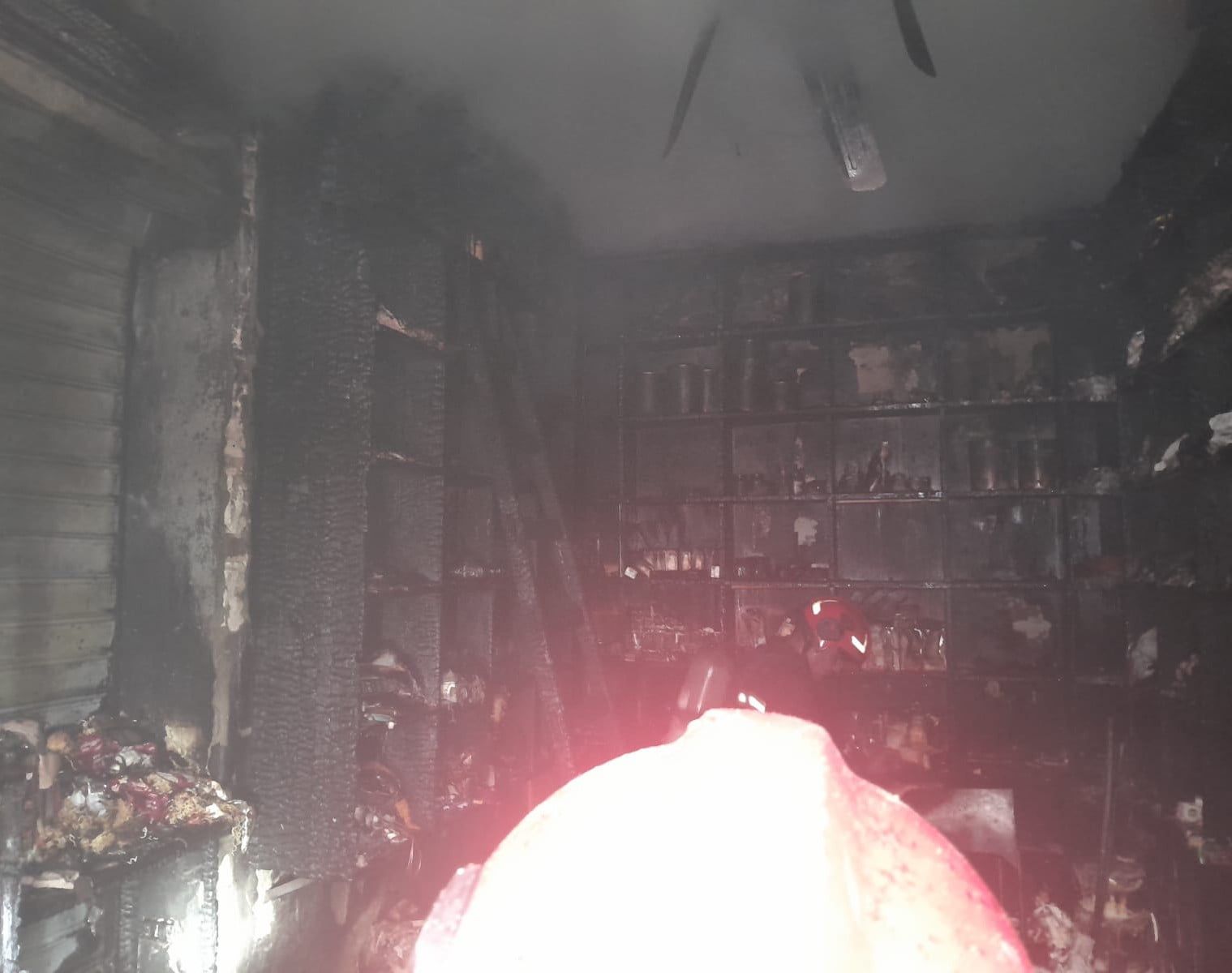 اندلاع حريق في محل بالإسكندرية اندلاع حريق في محل بالإسكندرية