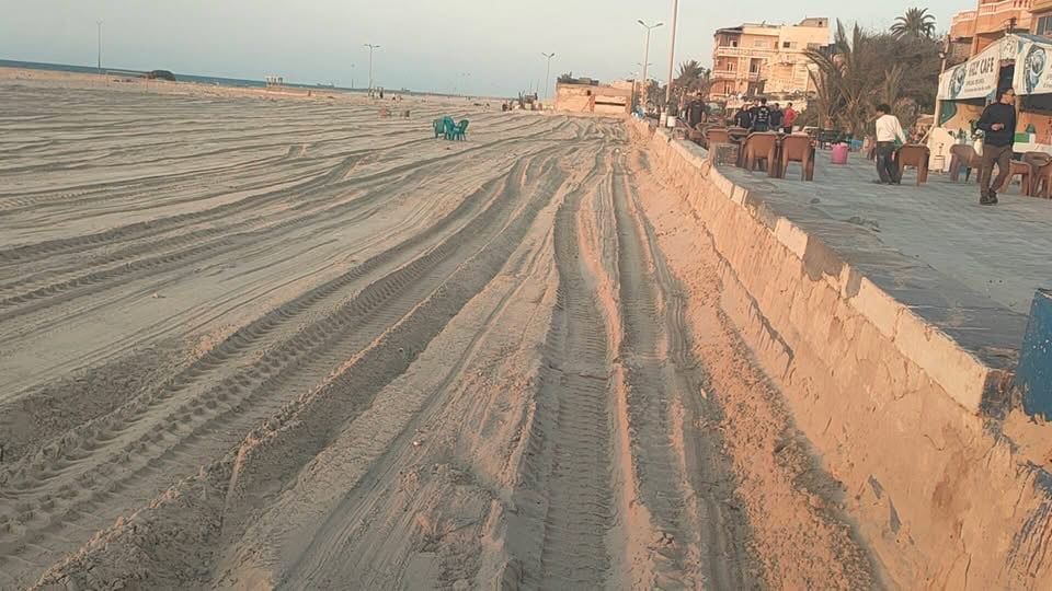 جهود مجلس مدينة العريش لتنظيف الشواطيء جهود مجلس مدينة العريش لتنظيف الشواطيء
