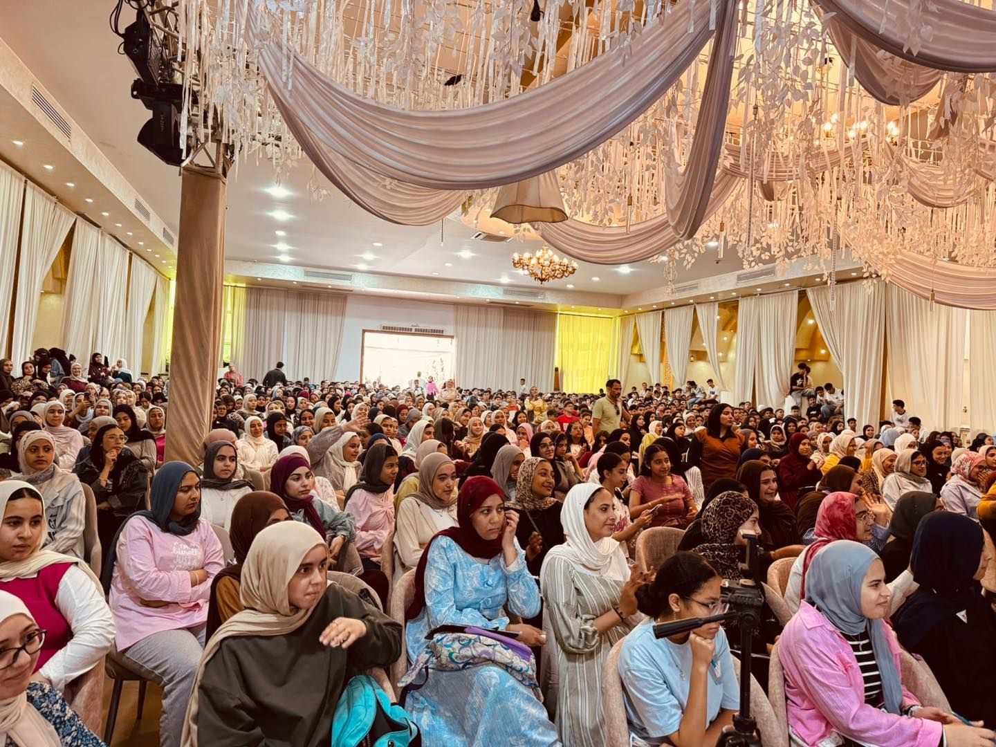 الحضور الكبير من طالبات الشهادة الإعدادية بكفر الشيخ الحضور الكبير من طالبات الشهادة الإعدادية بكفر الشيخ