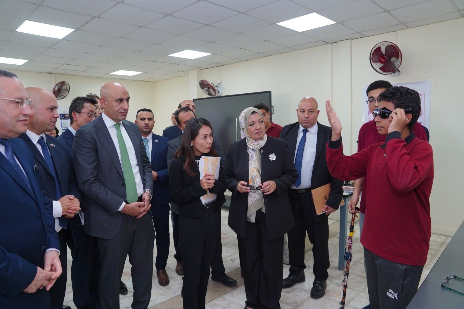 وفد حكومى يتفقد معهد الكوزن المصرى اليابانى ويشيد بتجربته التعليمية (1) وفد حكومى يتفقد معهد الكوزن المصرى اليابانى ويشيد بتجربته التعليمية (1)