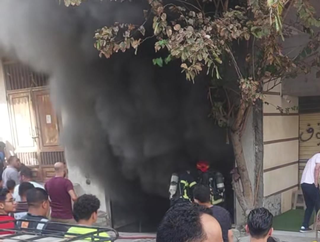 السيطرة علي حريق جراج سيارات بالإسكندرية السيطرة علي حريق جراج سيارات بالإسكندرية
