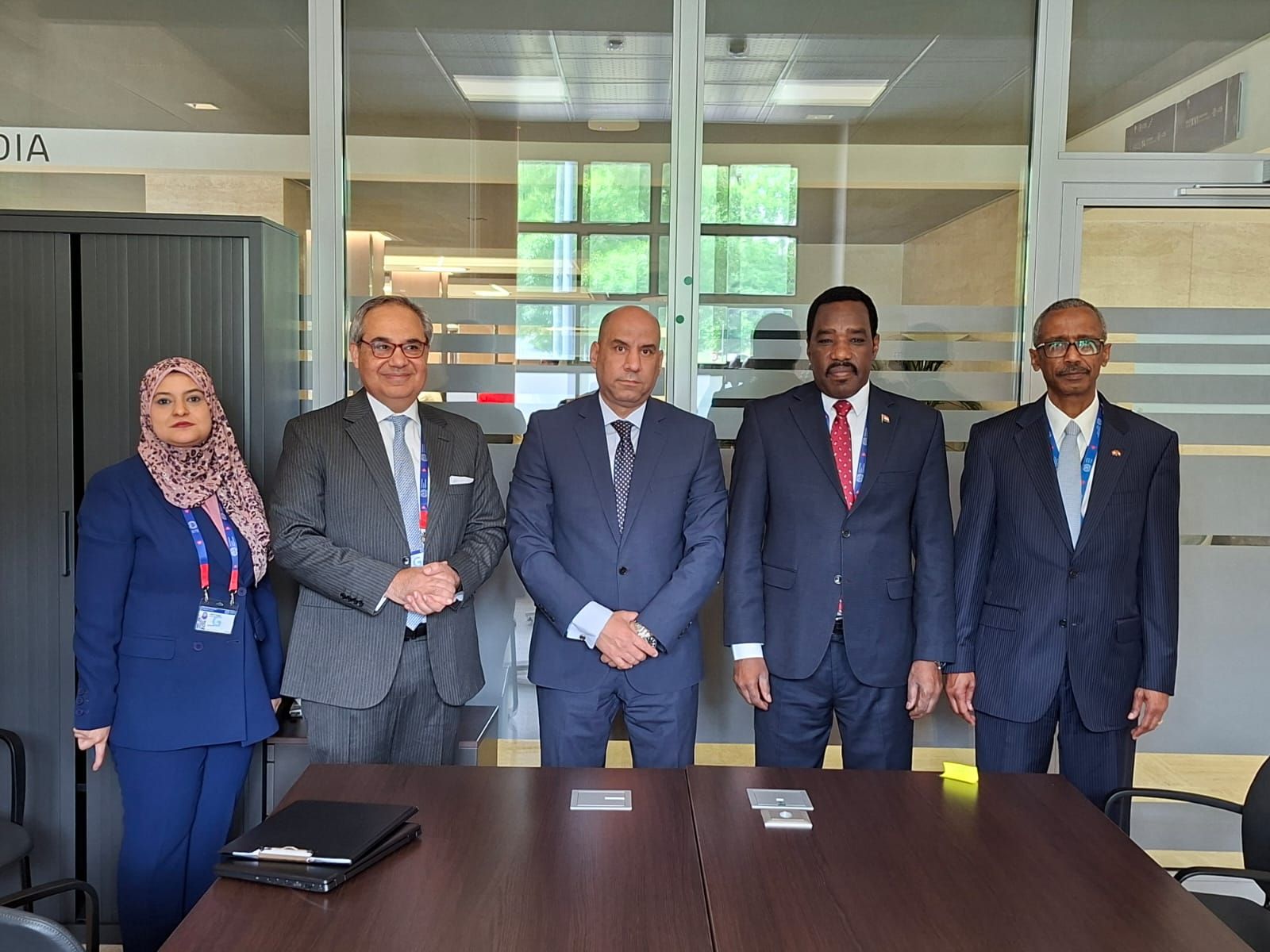جانب من الاجتماع جانب من الاجتماع