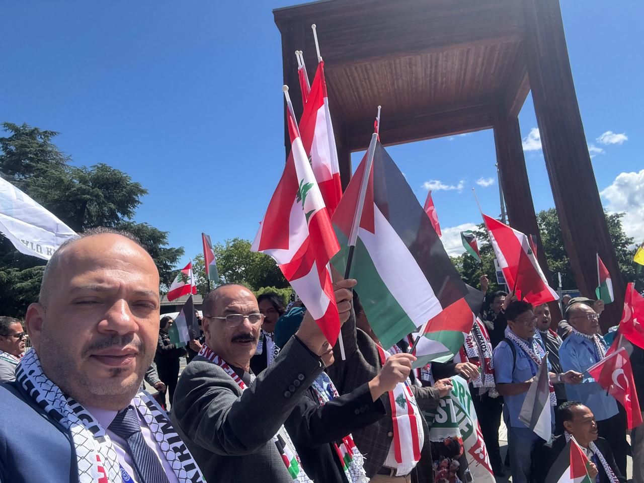 وقفة تضامنية مع فلسطين أمام مقر الأمم المتحدة بجنيف وقفة تضامنية مع فلسطين أمام مقر الأمم المتحدة بجنيف