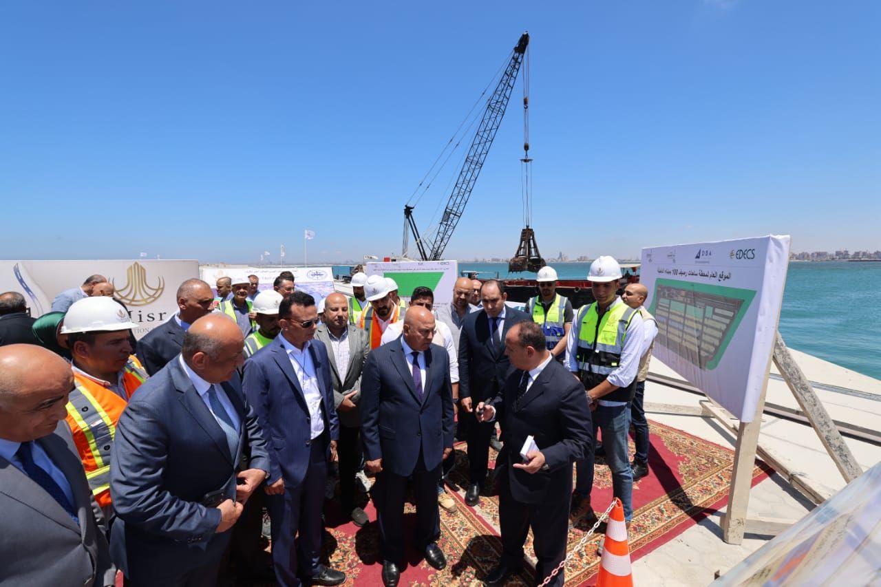 وزير النقل يتفقد مشروعات ميناءي الإسكندرية والدخيلة (1)