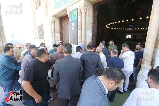 وصول جثمان الزميل أحمد عادل لمسجد الحصري (12) وصول جثمان الزميل أحمد عادل لمسجد الحصري (12)