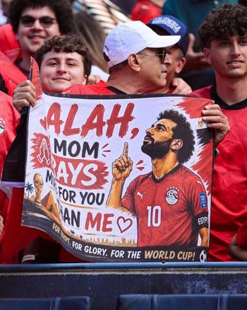تحية الجمهور لمحمد صلاح تحية الجمهور لمحمد صلاح