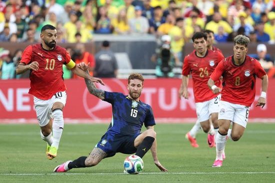 إمام وصلاح خلال المباراة إمام وصلاح خلال المباراة