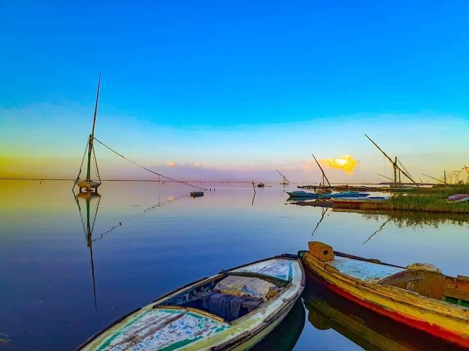 مراكب الصيد وقت الغروب مراكب الصيد وقت الغروب