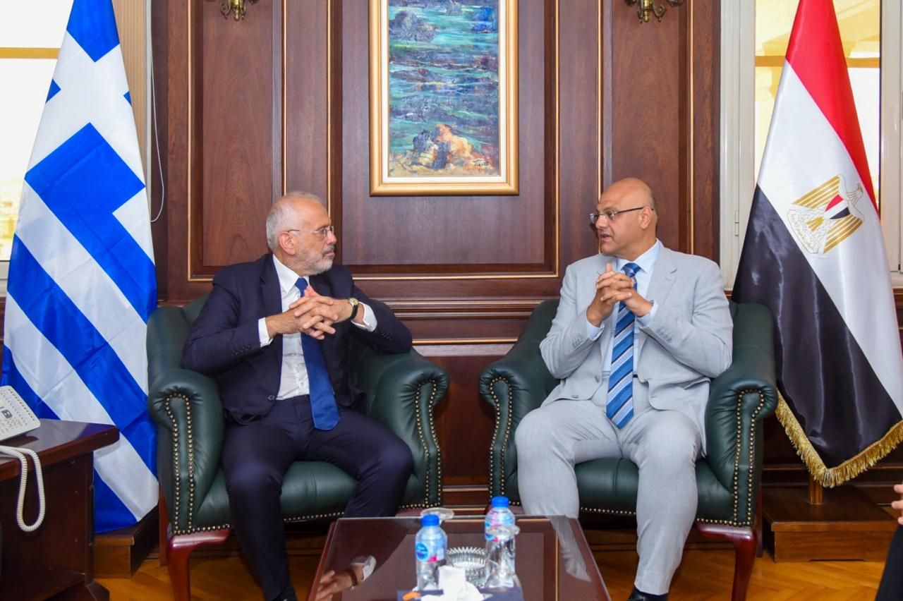 محافظ الإسكندرية وسفير اليونان يبحثان تعزيز التعاون الاقتصادي بين الجانبين (3) محافظ الإسكندرية وسفير اليونان يبحثان تعزيز التعاون الاقتصادي بين الجانبين (3)