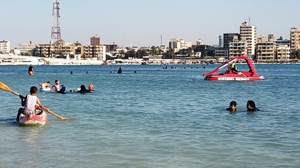 شاطئ روميل بمطروح الأكثر إقبالا لقربه من المدينة ويناسب سباحة الصغار والكبار (6) شاطئ روميل بمطروح الأكثر إقبالا لقربه من المدينة ويناسب سباحة الصغار والكبار (6)