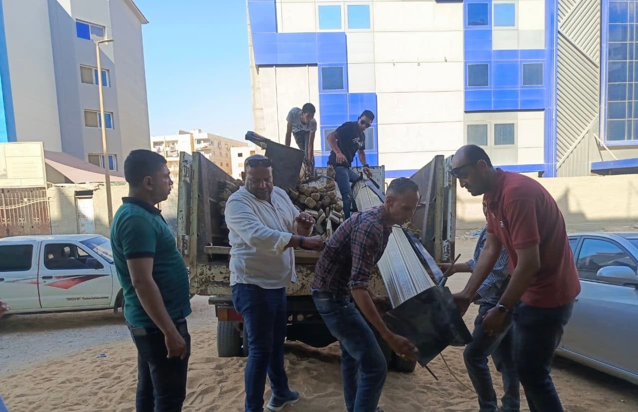 جانب من عمليات الإزالة جانب من عمليات الإزالة