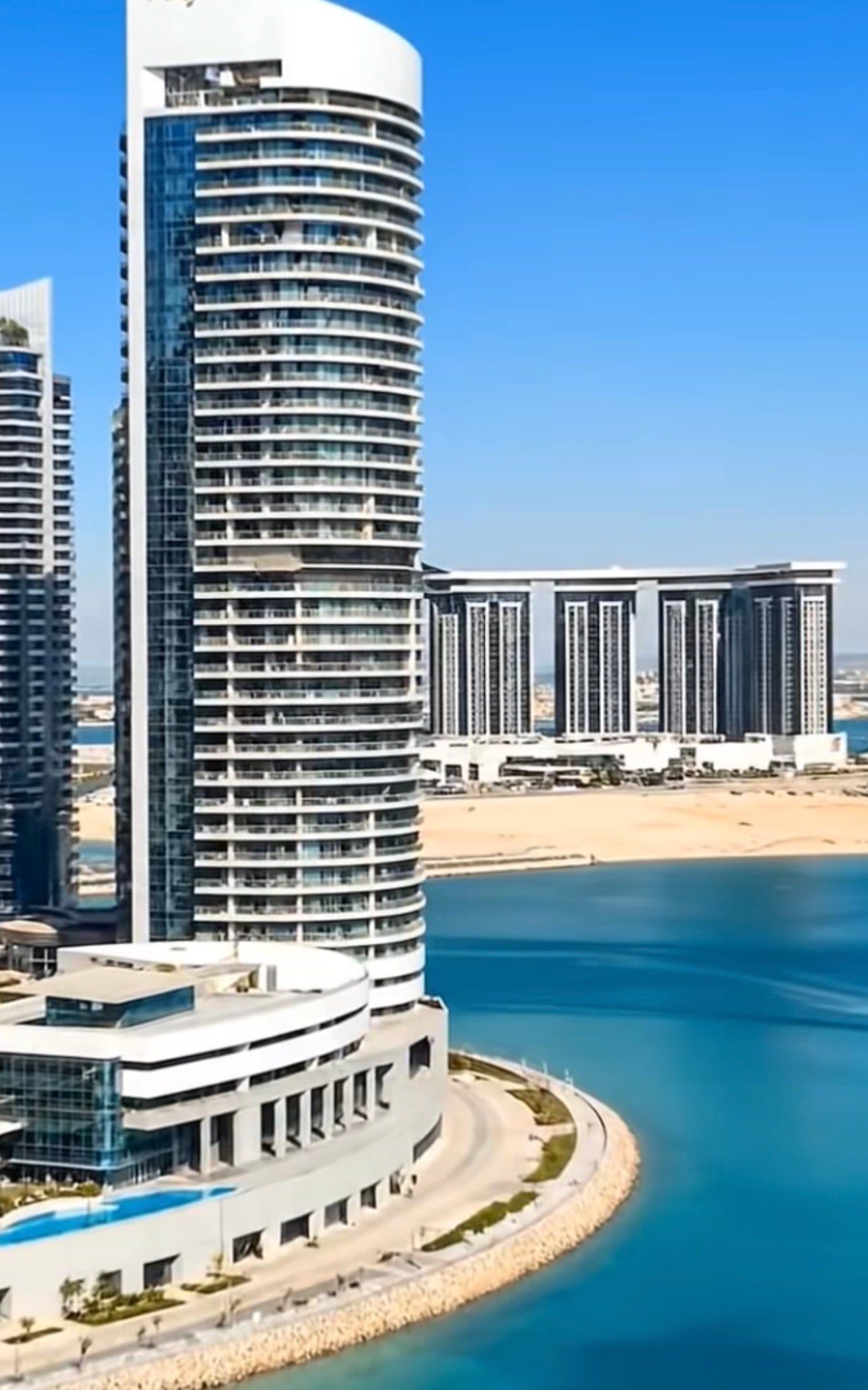 العلمين الجديدة قبلة السياحة الصيفية تستقبل الهاربين من الحر والباحثين عن الاسترخاء (8) العلمين الجديدة قبلة السياحة الصيفية تستقبل الهاربين من الحر والباحثين عن الاسترخاء (8)
