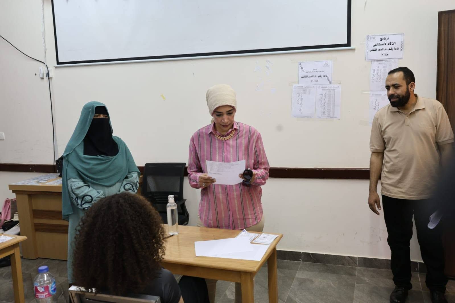 جولة رئيس جامعة الأقصر الأهلية لمتابعة سير أعمال الامتحانات جولة رئيس جامعة الأقصر الأهلية لمتابعة سير أعمال الامتحانات