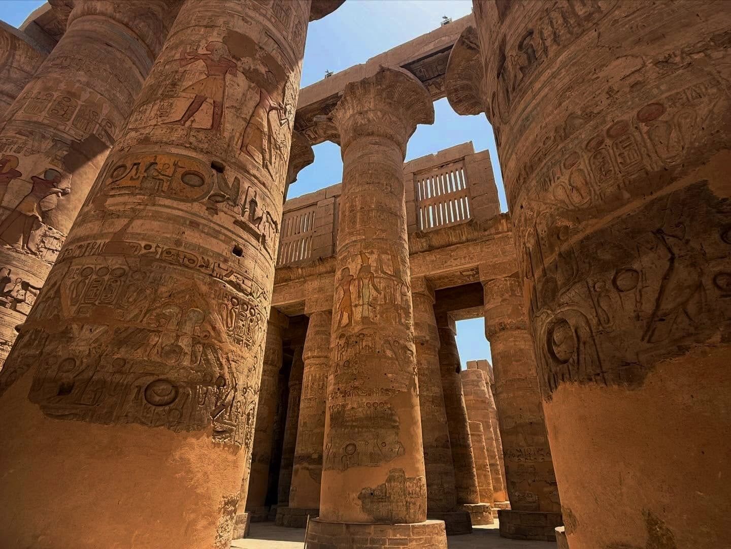السحر والجمال والنقوش المميزة فى صالة الأعمدة الكبرى بالكرنك السحر والجمال والنقوش المميزة فى صالة الأعمدة الكبرى بالكرنك