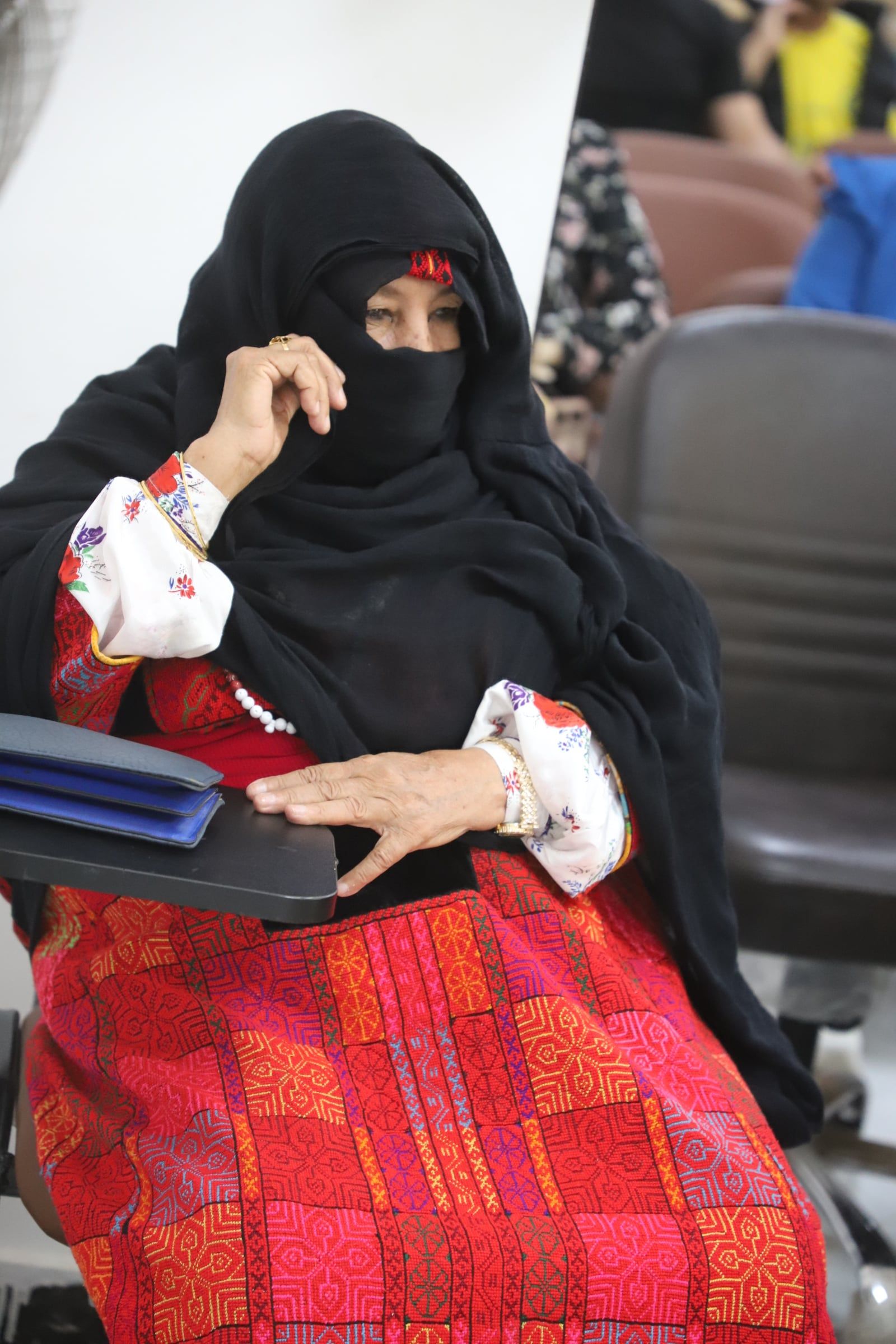 بالوانه الزاهية الزي البدوي موروث مازال حاضرا بالوانه الزاهية الزي البدوي موروث مازال حاضرا