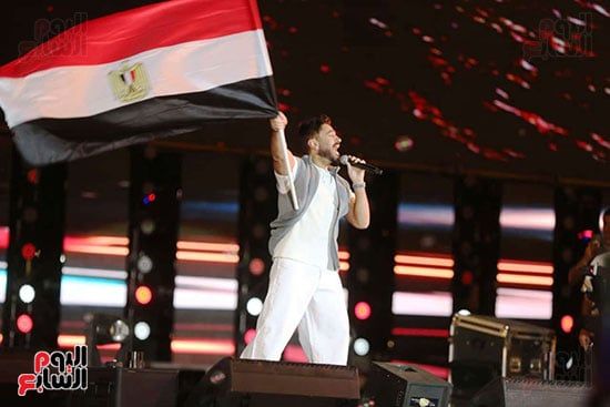 تامر حسني يرفع علم مصر (2) تامر حسني يرفع علم مصر (2)