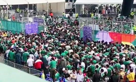 حشود من جماهير المكسيك حشود من جماهير المكسيك