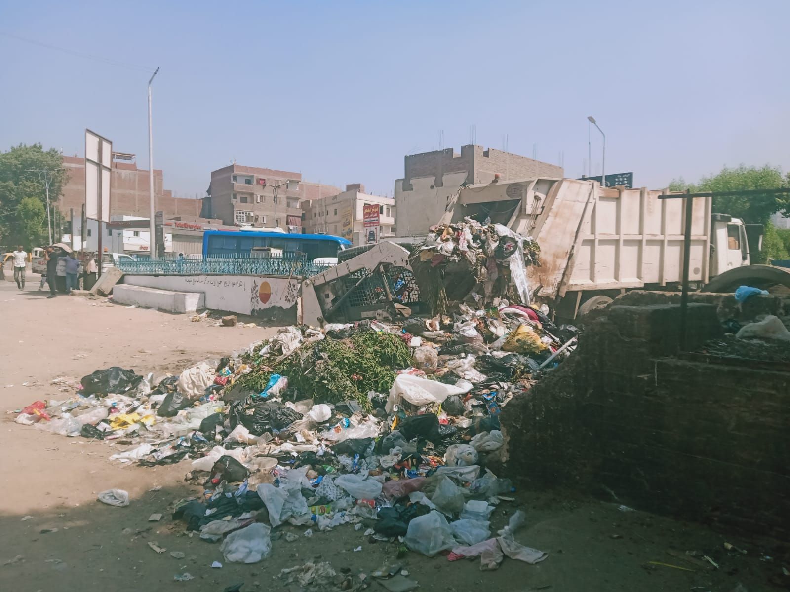 رفع 340 طن مخلفات خلال حملات نظافة مكثفة بشوارع مدينة أبو النمرس (2) رفع 340 طن مخلفات خلال حملات نظافة مكثفة بشوارع مدينة أبو النمرس (2)