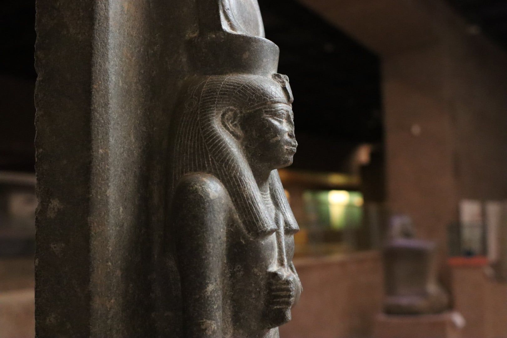 تمثال مصرى قديم تمثال مصرى قديم