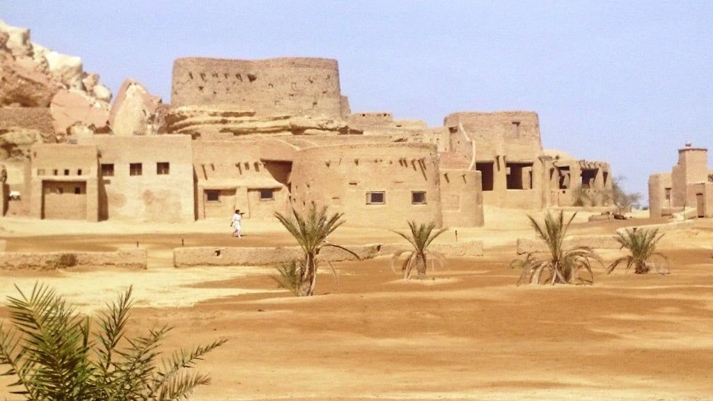 مباني أحد أغلى الفنادق في سيوة مبني بمادة الكرشيف مباني أحد أغلى الفنادق في سيوة مبني بمادة الكرشيف