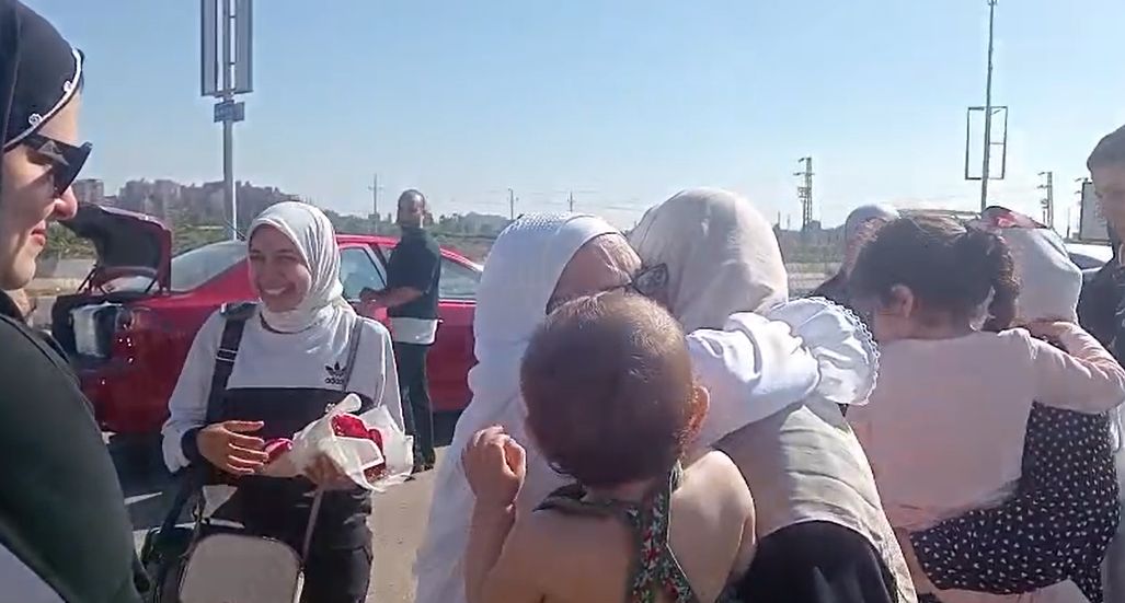 استقبال الحجاج بالورود استقبال الحجاج بالورود