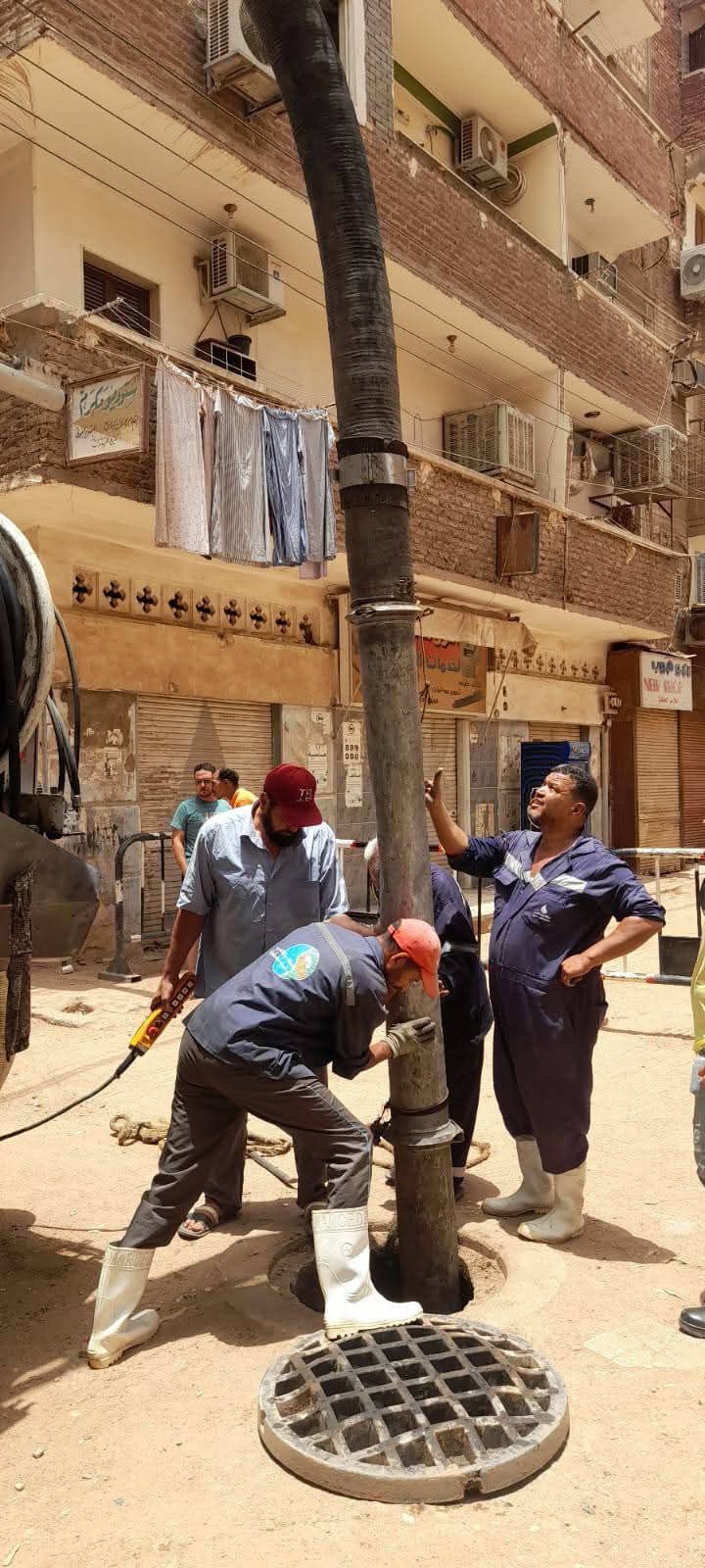 لتطهير شبكات وخطوط الصرف الصحى فى عدة مناطق لتطهير شبكات وخطوط الصرف الصحى فى عدة مناطق