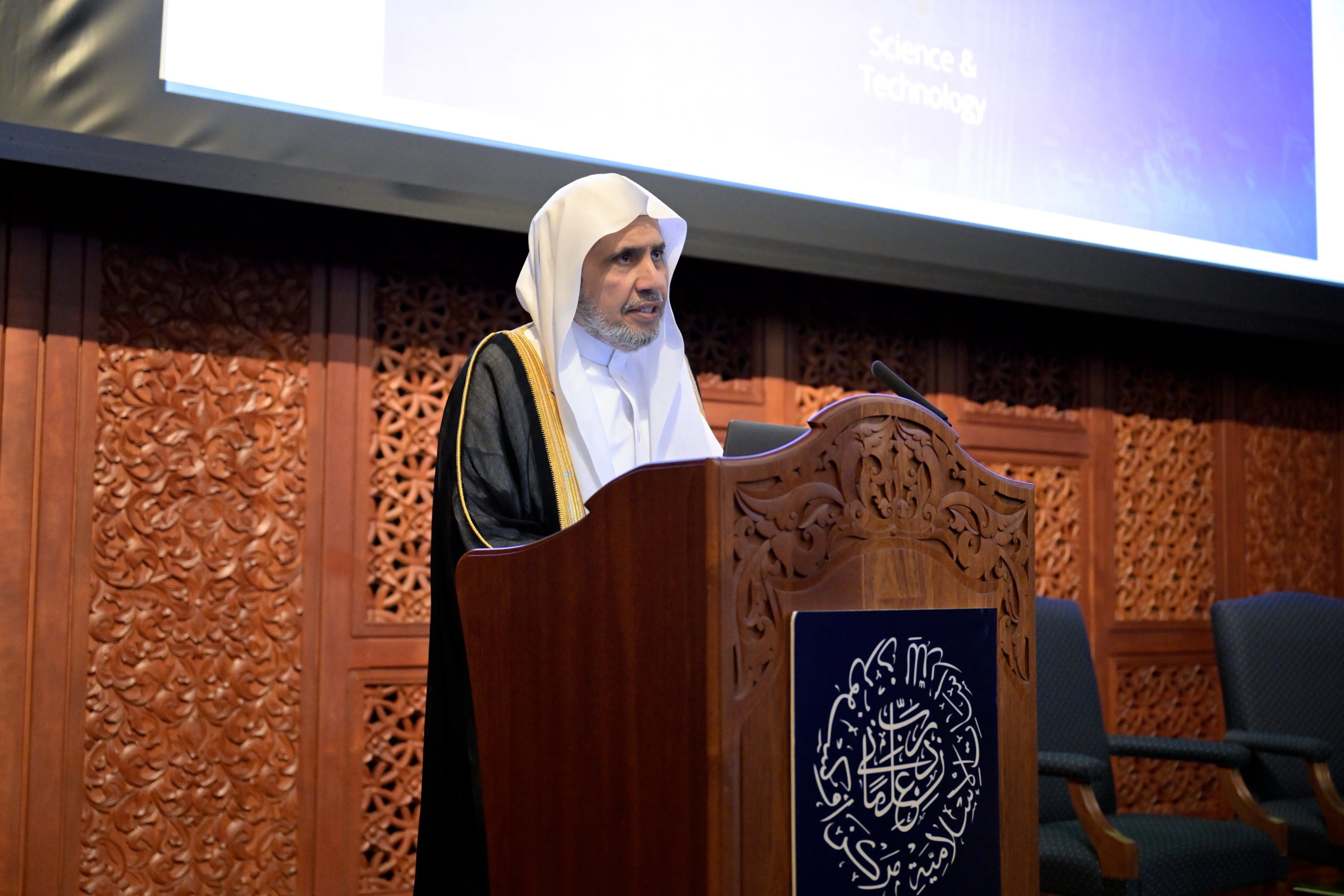 أمين عام رابطة العالم الإسلامي يلتقي بالقيادات الإسلامية في أكسفورد أمين عام رابطة العالم الإسلامي يلتقي بالقيادات الإسلامية في أكسفورد