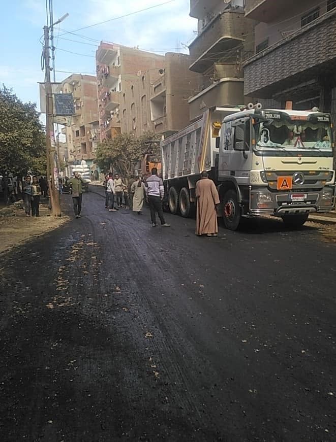 اعمال رصف للطرق بمدينة جرجا اعمال رصف للطرق بمدينة جرجا