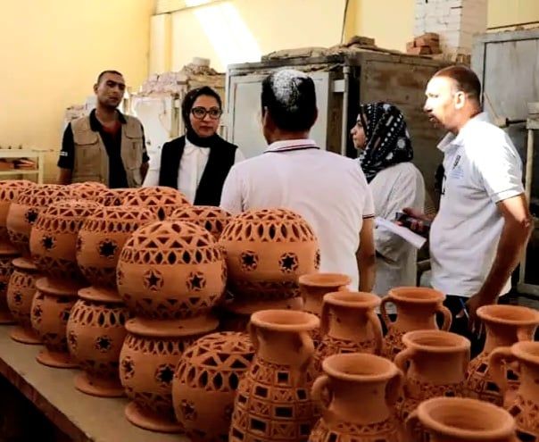 محافظ الوادي الجديد تدعم تطوير صناعة الفخار محافظ الوادي الجديد تدعم تطوير صناعة الفخار