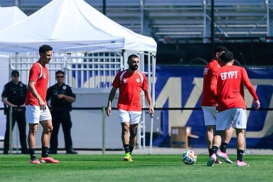 صلاح وحمدى فتحى خلال التدريبات صلاح وحمدى فتحى خلال التدريبات