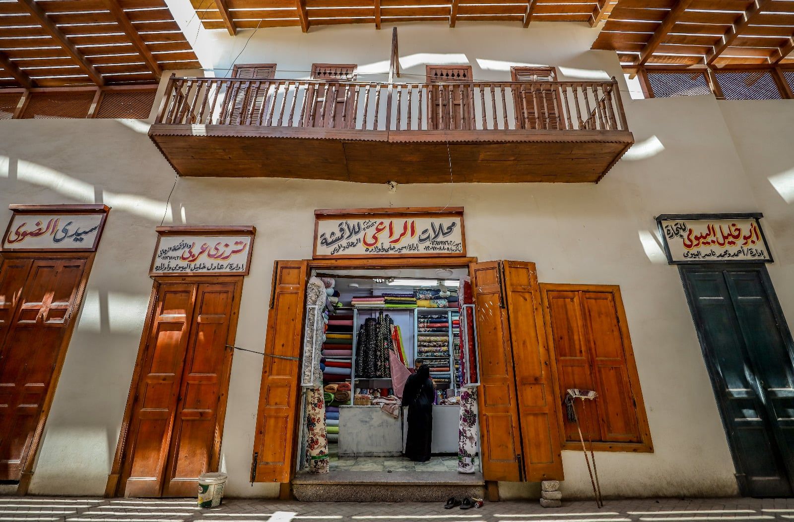 السحر والجمال يظهر من جديد داخل سوق قيسارية إسنا السحر والجمال يظهر من جديد داخل سوق قيسارية إسنا