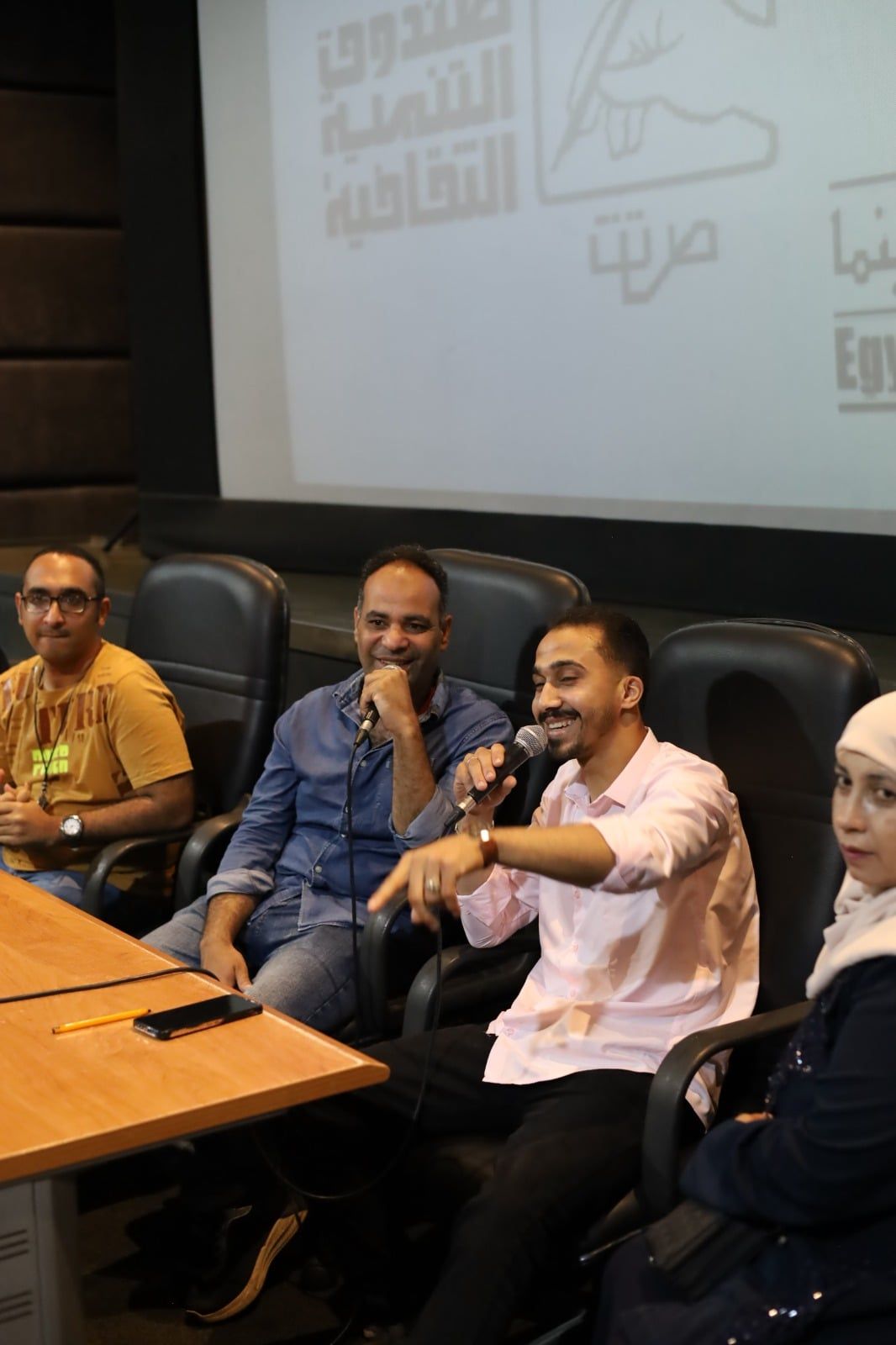 ندوة نقدية لمناقشة الأفلام المشاركة فى نادي السينما المستقلة ندوة نقدية لمناقشة الأفلام المشاركة فى نادي السينما المستقلة