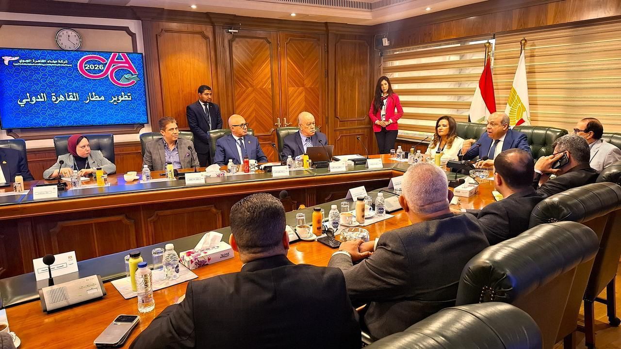 وزارة الطيران تستقبل وفدًا من أعضاء مجلسي النواب والشيوخ في جولة موسعة للاطلاع على مشروعات التطوير (1) وزارة الطيران تستقبل وفدًا من أعضاء مجلسي النواب والشيوخ في جولة موسعة للاطلاع على مشروعات التطوير (1)