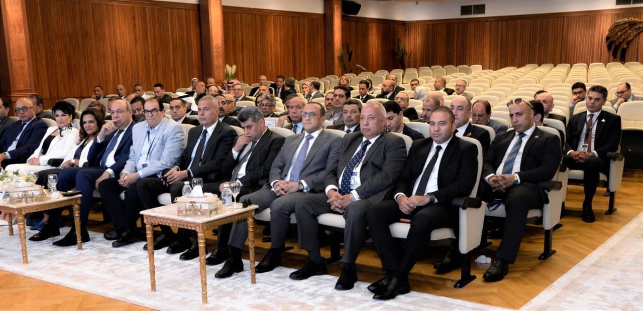 وزارة الطيران تستقبل وفدًا من أعضاء مجلسي النواب والشيوخ في جولة موسعة للاطلاع على مشروعات التطوير (2) وزارة الطيران تستقبل وفدًا من أعضاء مجلسي النواب والشيوخ في جولة موسعة للاطلاع على مشروعات التطوير (2)