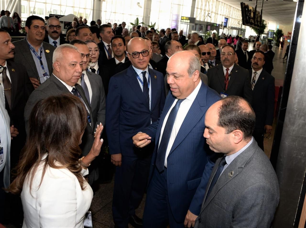 وزارة الطيران تستقبل وفدًا من أعضاء مجلسي النواب والشيوخ في جولة موسعة للاطلاع على مشروعات التطوير (4) وزارة الطيران تستقبل وفدًا من أعضاء مجلسي النواب والشيوخ في جولة موسعة للاطلاع على مشروعات التطوير (4)