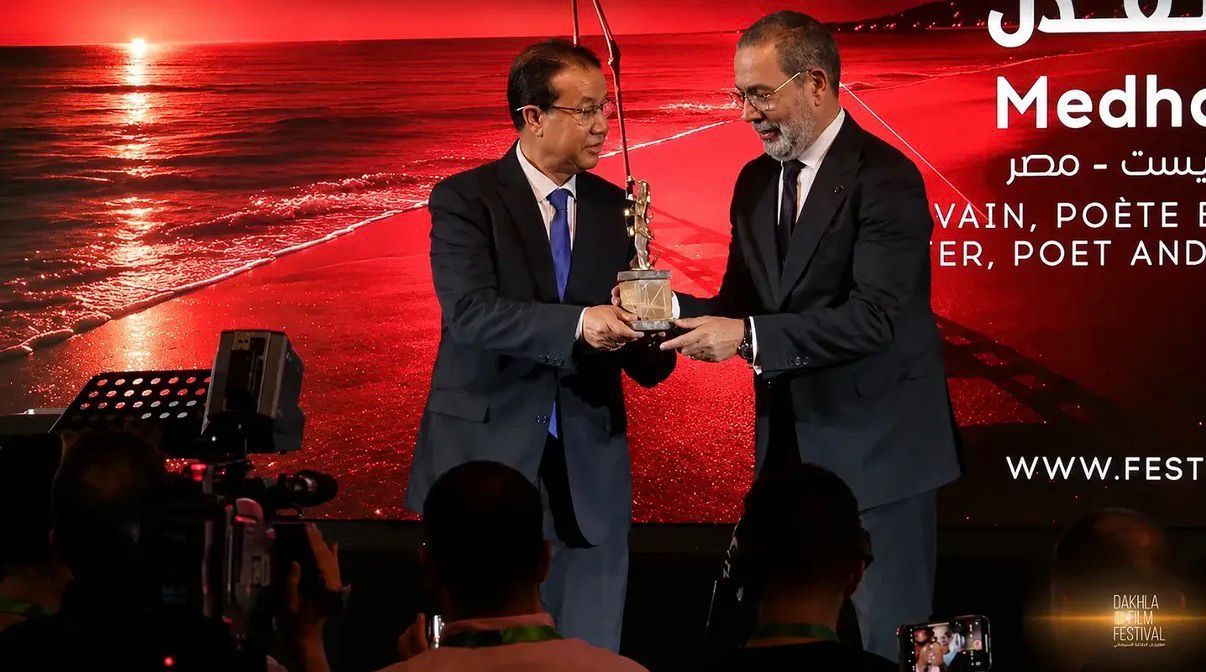 المهرجان الدولي للفيلم بالدخلة يكرم مدحت العدل المهرجان الدولي للفيلم بالدخلة يكرم مدحت العدل