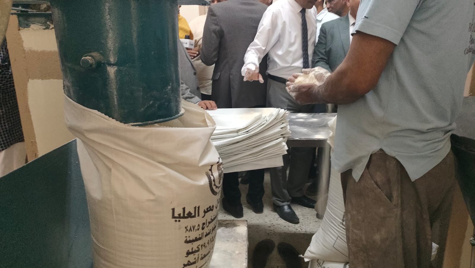العمل بمطحن سلندرات إسنا بعد تطويره وتحديثه خلال 6 أشهر العمل بمطحن سلندرات إسنا بعد تطويره وتحديثه خلال 6 أشهر