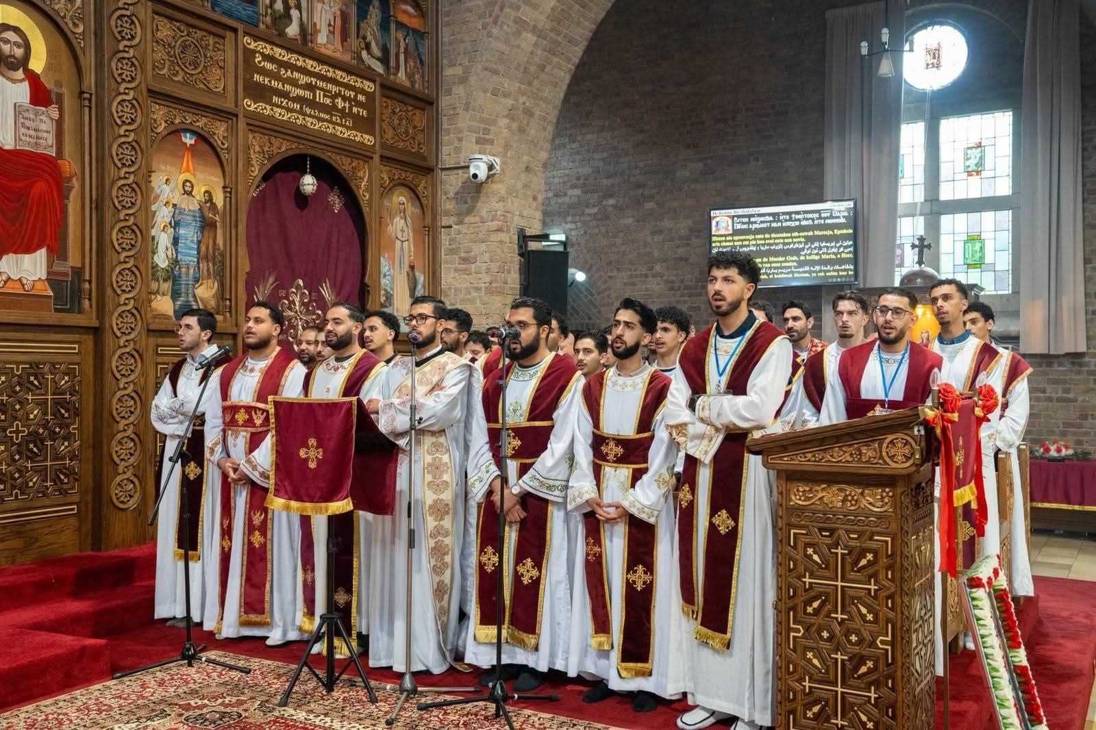احتفالية ايبارشية هولندا (2) احتفالية ايبارشية هولندا (2)