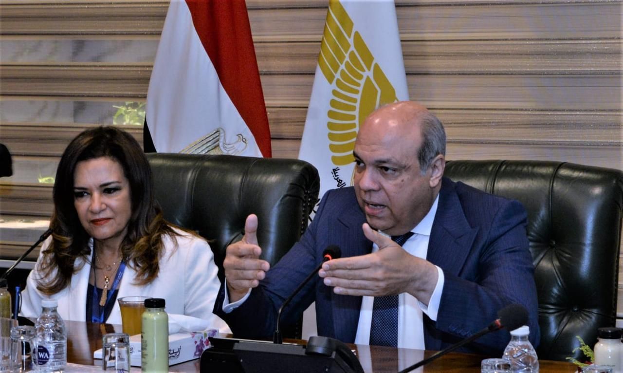 وزارة الطيران تستقبل وفدًا من أعضاء مجلسي النواب والشيوخ في جولة موسعة للاطلاع على مشروعات التطوير (5) وزارة الطيران تستقبل وفدًا من أعضاء مجلسي النواب والشيوخ في جولة موسعة للاطلاع على مشروعات التطوير (5)
