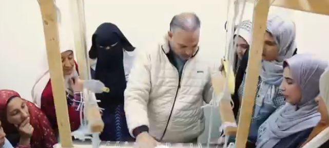 تعلم مهنة السجاد والكليم تعلم مهنة السجاد والكليم