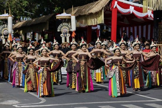 انطلاق مهرجان بالي السنوي للفنون في مدينة دينباسار الإندونيسية انطلاق مهرجان بالي السنوي للفنون في مدينة دينباسار الإندونيسية