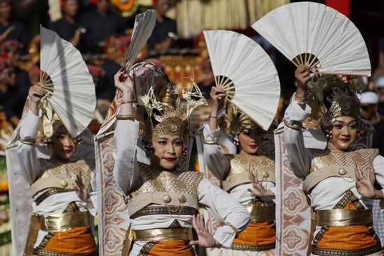 افتتاح مهرجان بالي للفنون افتتاح مهرجان بالي للفنون