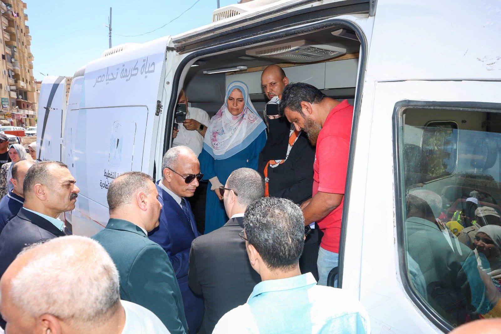 محافظ كفر الشيخ يتفقد سيارة المركز التكنولوجي محافظ كفر الشيخ يتفقد سيارة المركز التكنولوجي