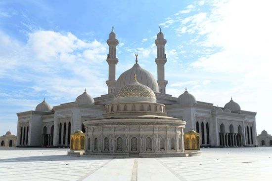 مسجد مصر الأكبر مساحة فى العالم مسجد مصر الأكبر مساحة فى العالم