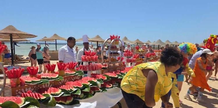 مهرجان البطيخ على شواطئ مرسى علم مهرجان البطيخ على شواطئ مرسى علم
