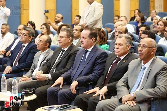 جانب من الحضور (1) جانب من الحضور (1)