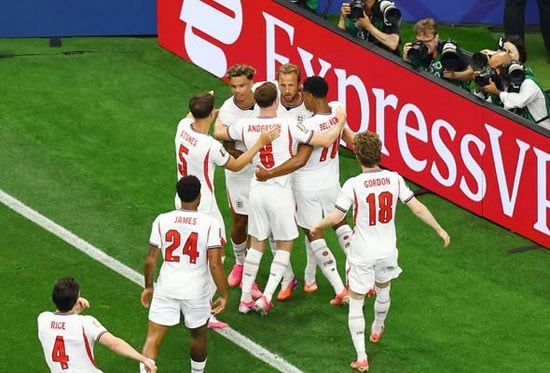 احتفال لاعبى إنجلترا بهدف هارى كين احتفال لاعبى إنجلترا بهدف هارى كين